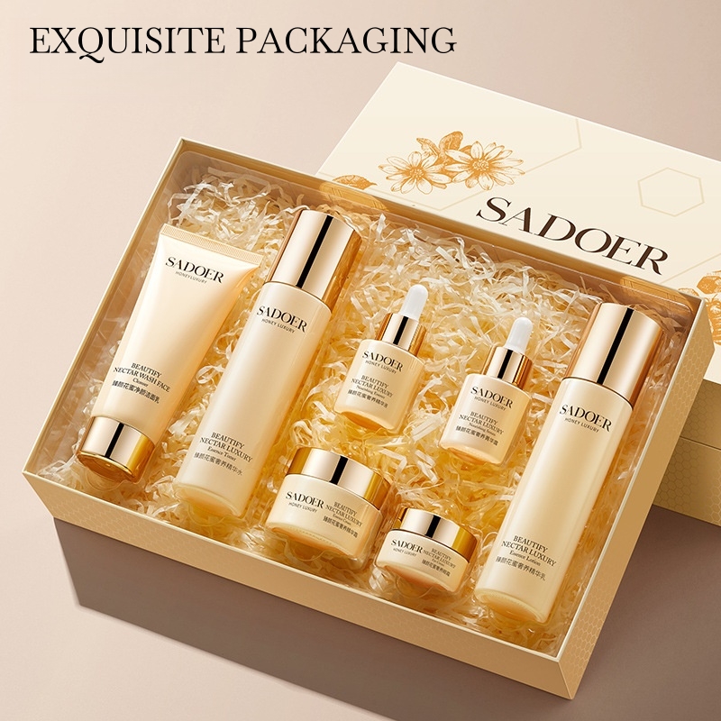 Luxury Skincare Ingredients - ジェンヤンフラワーネクター贅沢7点スキンケアセット、ツボクサエキス、アロエベラエキス、ナイアシンアミド、その他成分配合。 セットには、洗顔料、エッセンスウォーター、エッセンスミルク、エッセンスセラム、エッセンスローション、エッセンスクリーム、アイクリームが含まれています。 さまざまな保湿成分と栄養成分が配合されており、肌の水分を補給し、潤いを与え、自然に優しく、吸収しやすい状態にします。 完璧なホリデーギフト