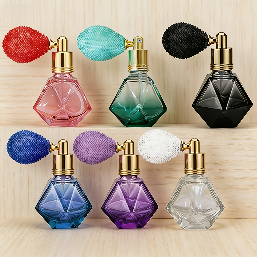 Luxury Skincare Aesthetic - 1つのエアクッション式化粧品スプレーボトル、ガラス製スプレーボトル、エレガントで高級感のあるスタイル、スキンケア製品、メイクアップグリッター、セッティングパウダー、香水などの充填に適しています。 多機能、美しいダイヤモンド型のガラスボトル、細かいスプレーノズル、スクイーズ式スプレーヘッド、無駄のない均一な噴霧、持ち運び可能、美しい詰め替え可能なボトル、複数の色から選択可能、ギフトに最適です。